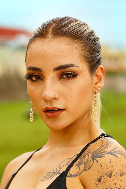 Leslie Gallardo as Participante