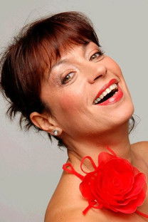 Adriana Trandafir as Lina Boască