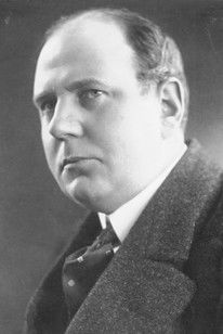 Carl Lauritzen as The last priest