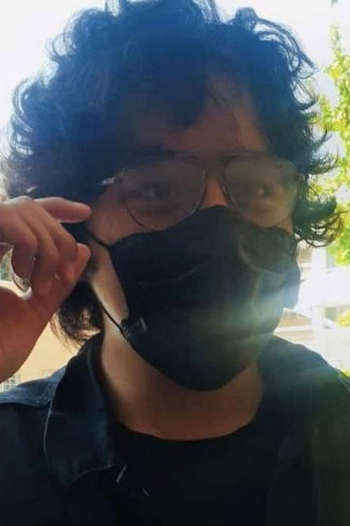 Carlos Álvarez as Security guard