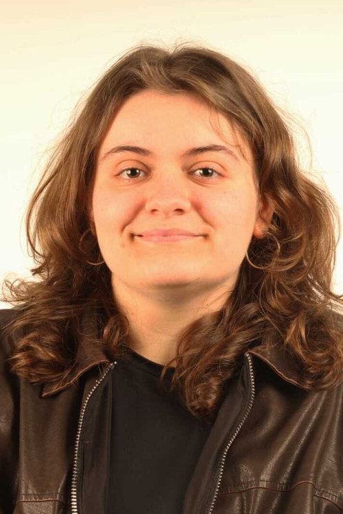 Irene C. París as Mujer 3