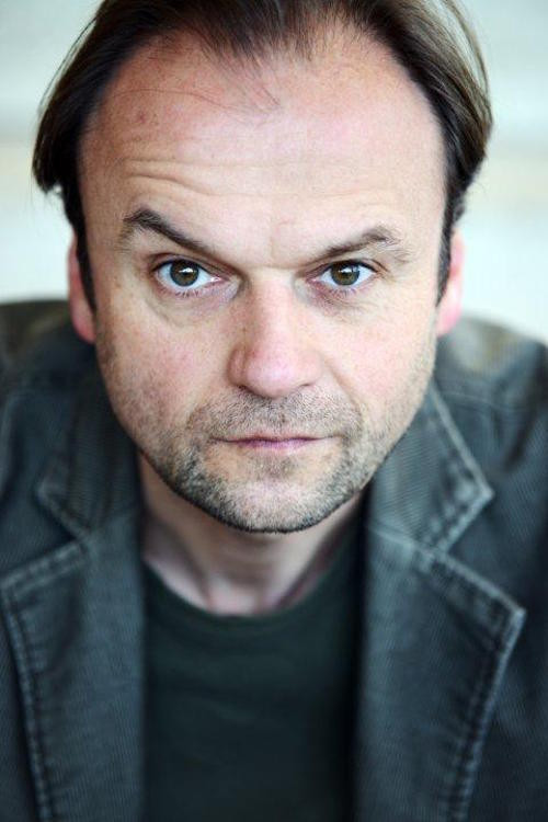 Stefan Mehren as Deck