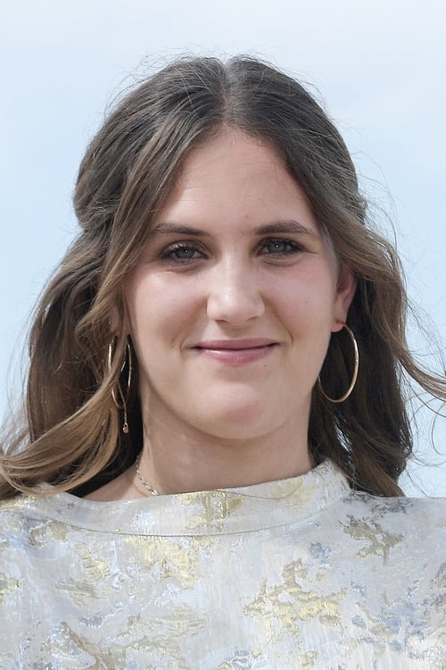 Sarah Henochsberg as Sophie