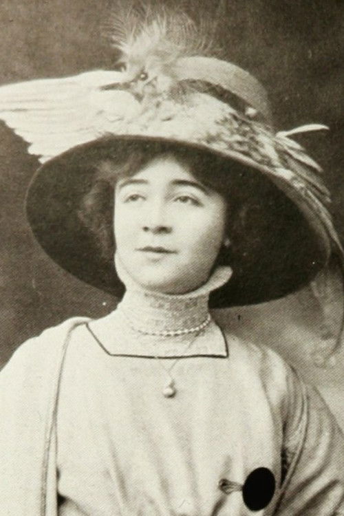 Juliette Clarens as Suzanne Boisgelin