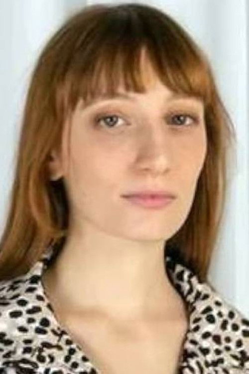 Luna Ranalli as Statue of Venus