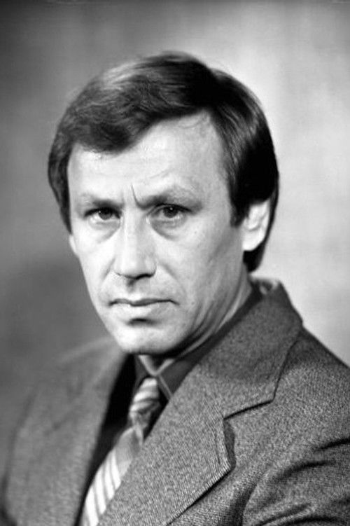 Aleksandr Mikhaylichenko as Глеб Иванович Вольнов, капитан