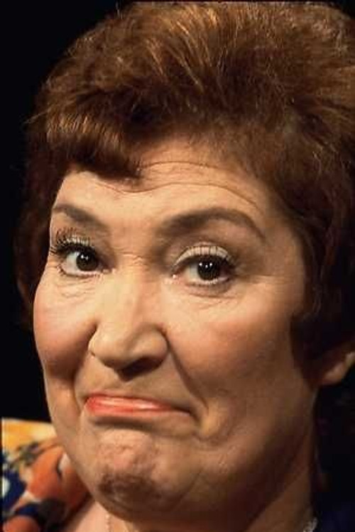 Rita Corita as Tante Ali