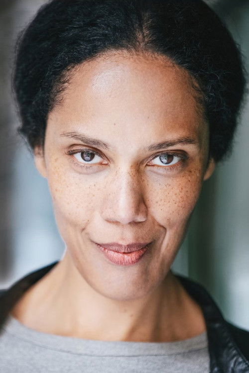 Lara Sophie Milagro as Noemi