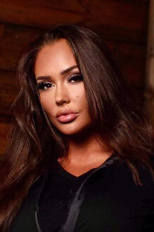 Angela Duggins as Genevieve Axsom