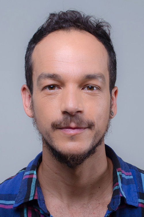 Thiago Freitas as Tulio