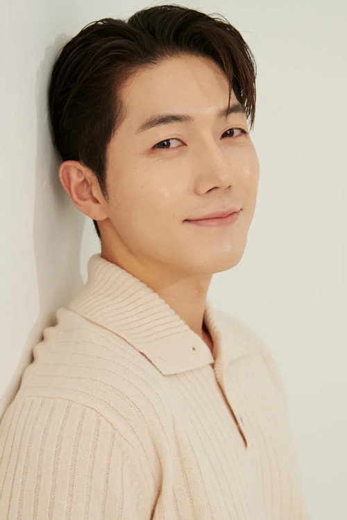 Park Min-jae as Park Chan-young