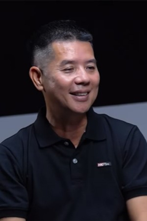 Trinh Hoan Nguyen as Cop 1