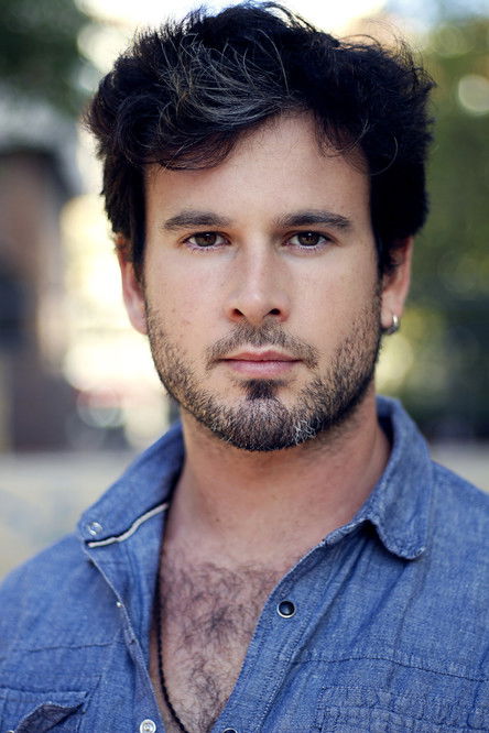 Xavi Soler as Víctor