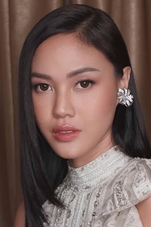 Della Dartyan as Dewi