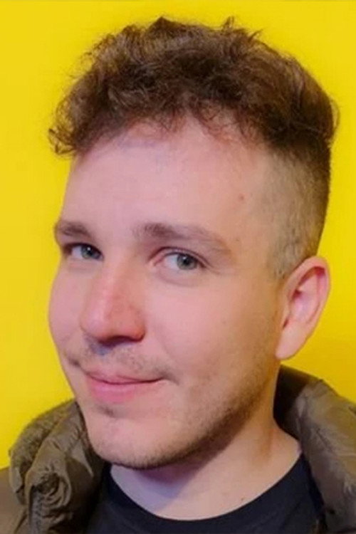 Celso Henrique as Erik (voice)