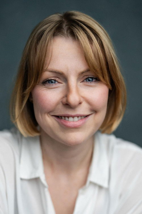 Helen Keeley as Guardswoman (voice)