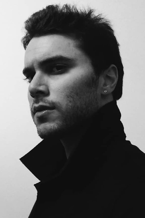 Henrique Natálio as Jonathan Harker