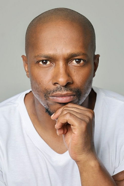 Chumani Pan as Lux Dladla