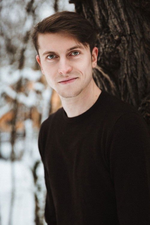 Kevin Wilke as Simon