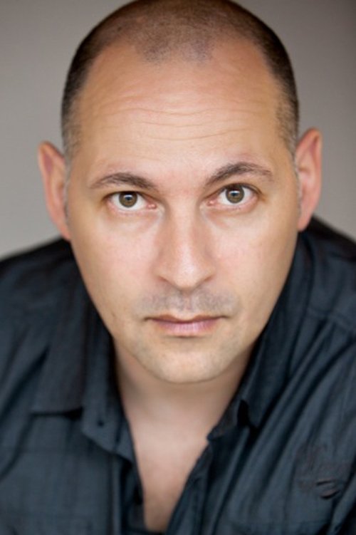 George Mantis as Contrôler routier