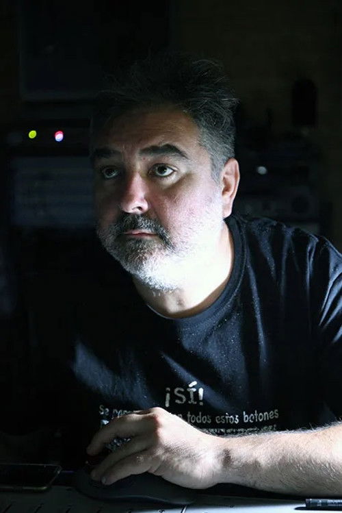 José Serrador Villanueva as Falangista 2 (voice) (as José Serrador)