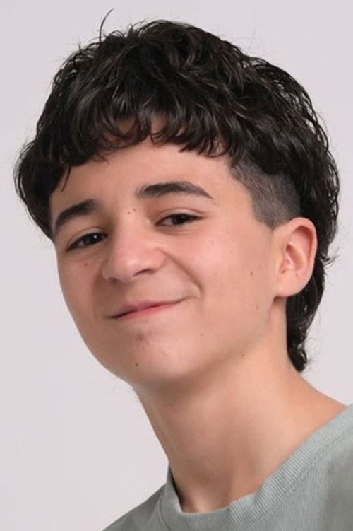 Rodrigo Gibaja as Víctor Adolescente