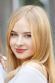 Aurora Aleksandra Künnapas as Agnes