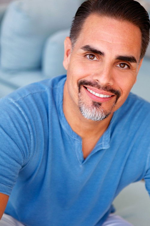 Carlos Acuña as Andres