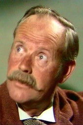 Larry Cross as Reporter