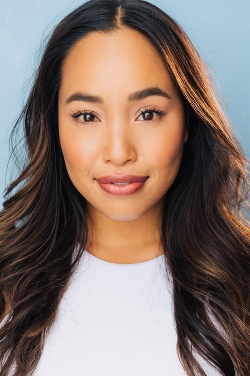 Melanie Sutrathada as Sienna