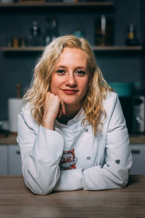 Neža Mihelič as Herself (as Žena)