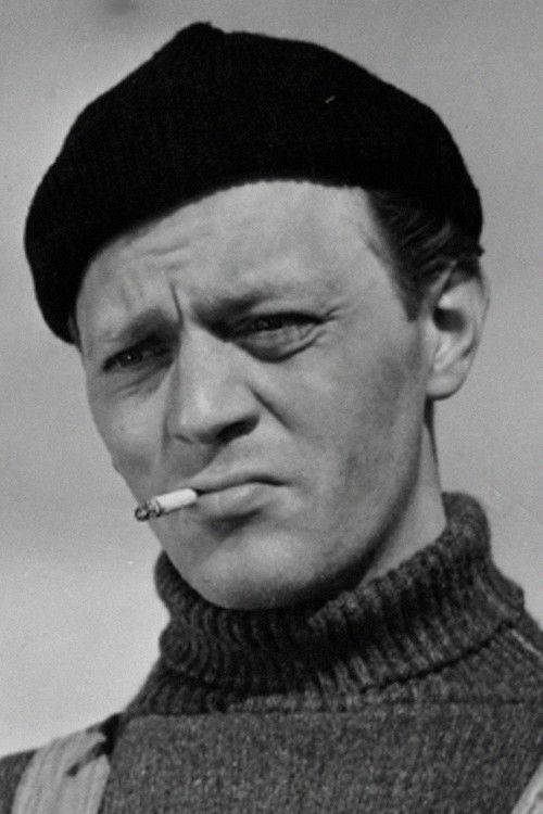 Nils Hallberg as Angantýr Bogensen