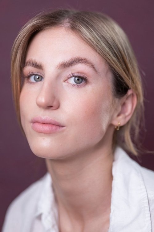 Paige Gilmour as Dakota