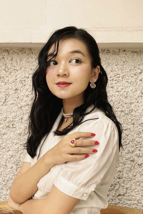 Sayapa Singchoo as Mona