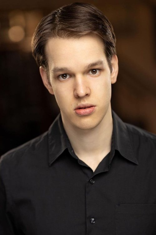 Linus Gomolka as Dennis