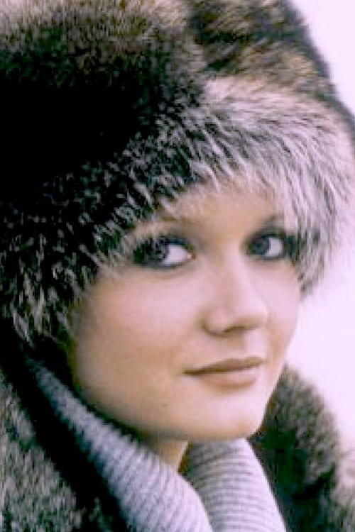 Mimi Coutelier as Monique Trechois