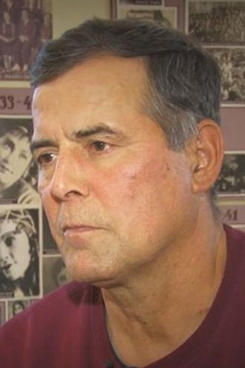 Mustafa Kurtmullaev as Settar