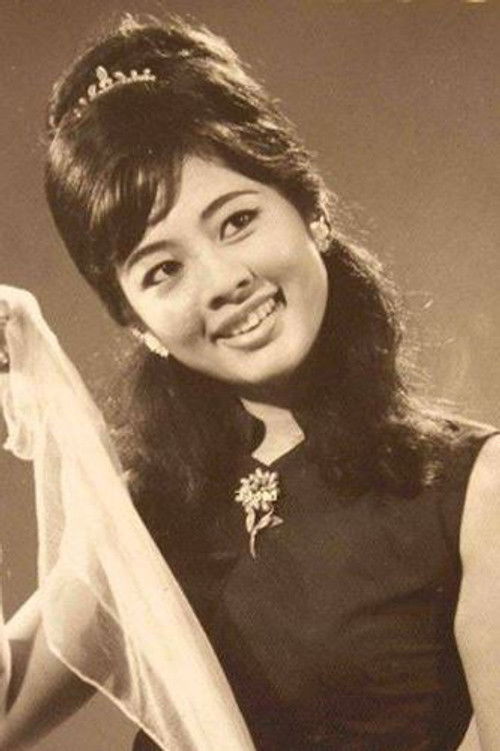 Khin Than Nu as Khin Htway Yi