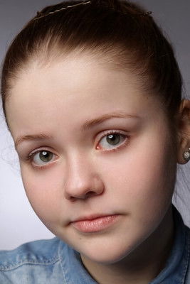 Aleksandra Rtishcheva as Лариса