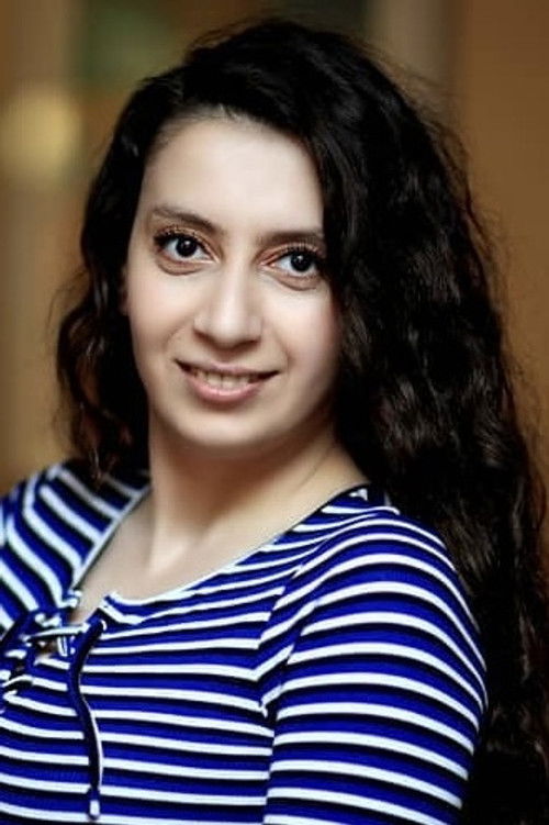 Eva Elvida Mammadova as Kəmalə