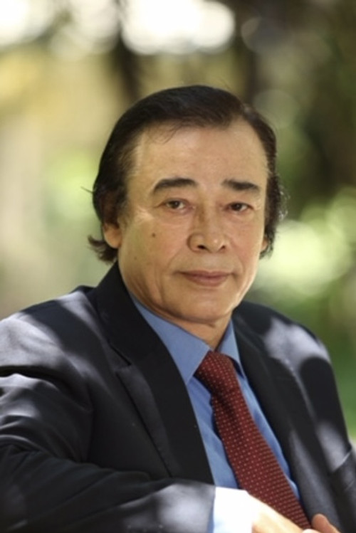 Đào Bá Sơn as French doctor