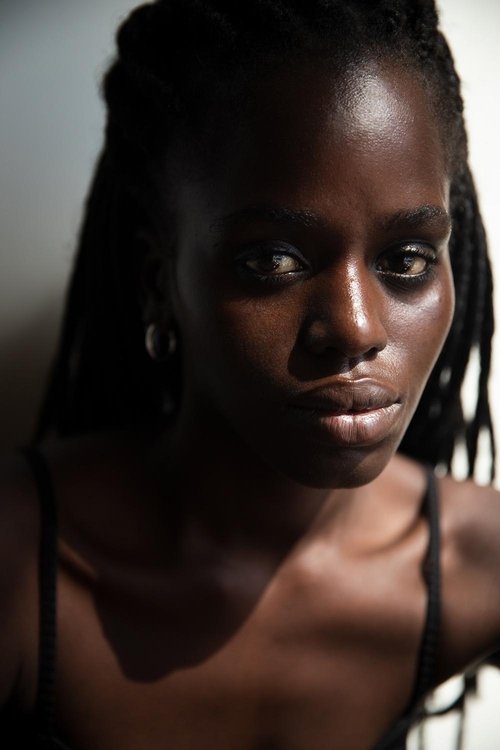 Djucu Dabó as Refugee Woman