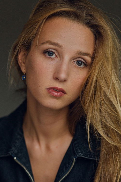 Clara Prieur as wedding-planneuse