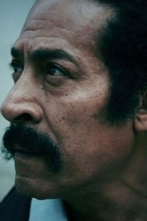 Arturo Farfán as El Gato