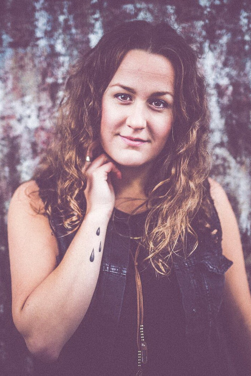 Ida Bang as backing vocals