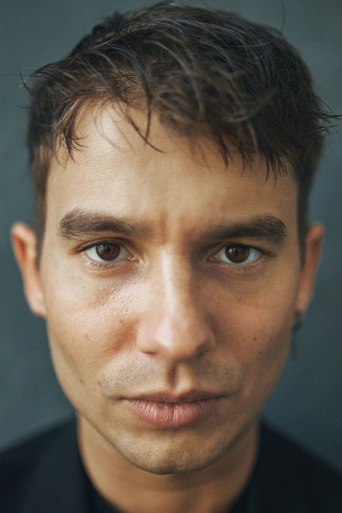 Aleksandr Fyodorov as Traffic police officer