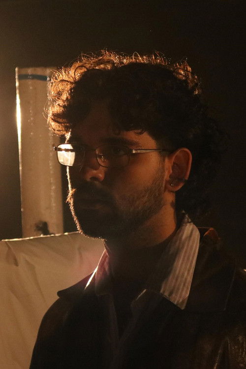 Gabriel Souza de Tilio as Tomás Alencar