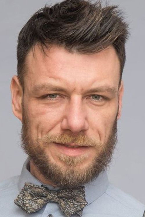 Julien Sarazin as Ouvrier boîte à sable 11