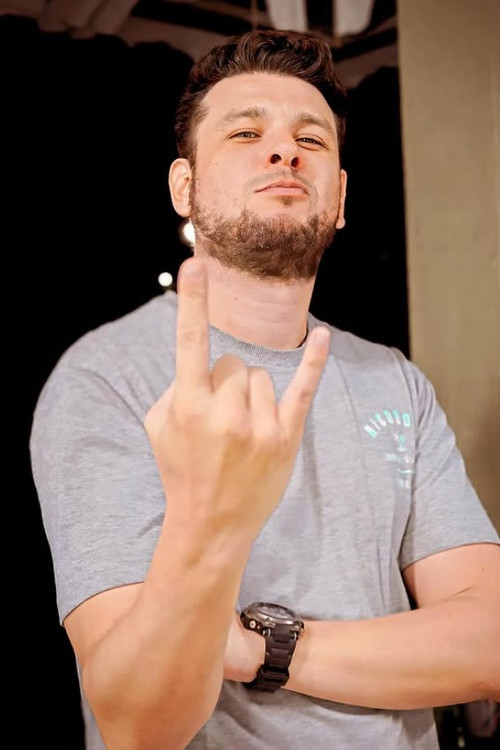 Tiago Grilo as Narrator