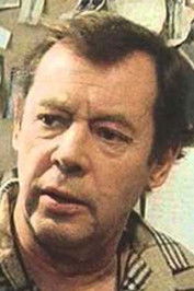 Louis Miehe-Renard as Poul